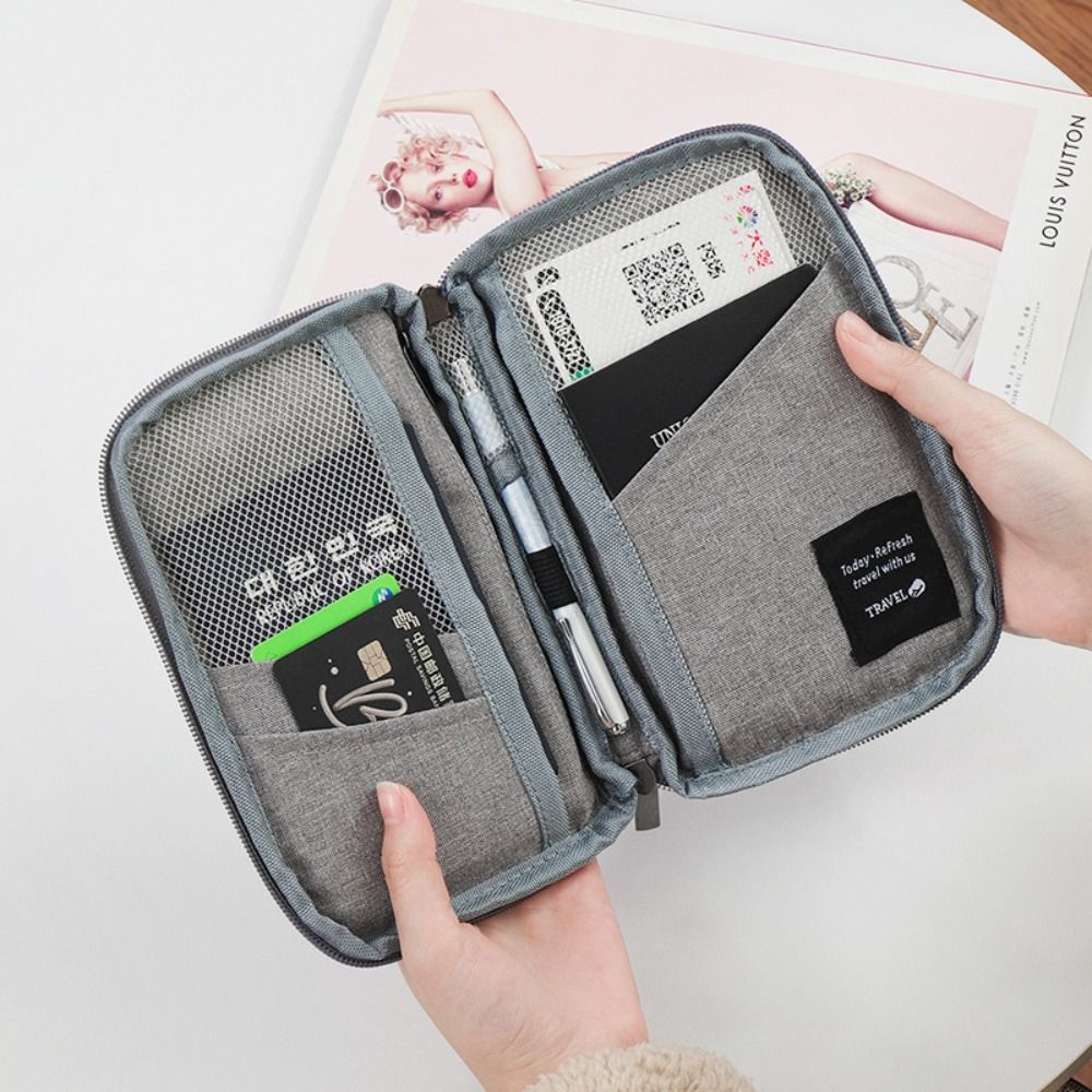 Travel Accessories Travel Wall - огляд і ціна Travel Accessories Passport Holder