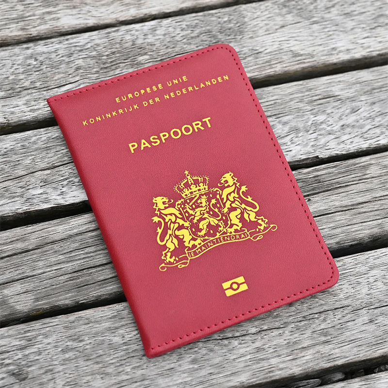 Travel Essentials Nederland Pa - огляд і ціна Travel Accessories Passport Holder